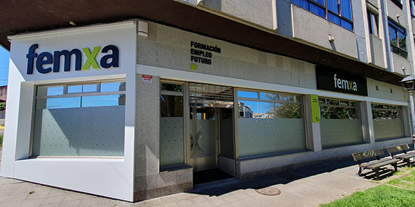 Oficina Adquiero, calle San Roque, Vigo.